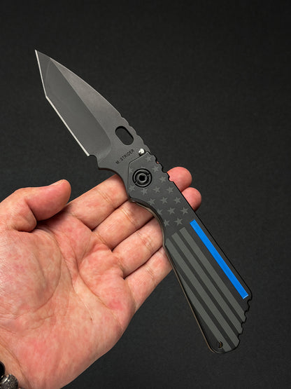 希少 廃番 オールド Mick Strider Knives Tanto – ブルー フラッグ彫刻アルミ / フレイムチタン / CPM154