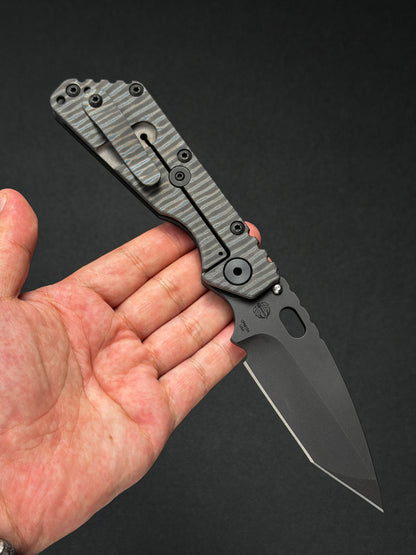希少 廃番 オールド Mick Strider Knives Tanto – ブルー フラッグ彫刻アルミ / フレイムチタン / CPM154