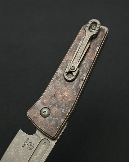 Serge Knives Guppy カスタム – 銅製ハンドル / ペスト医師インレイ / CPM S30V ストーンウォッシュ・アンティーク仕上げ