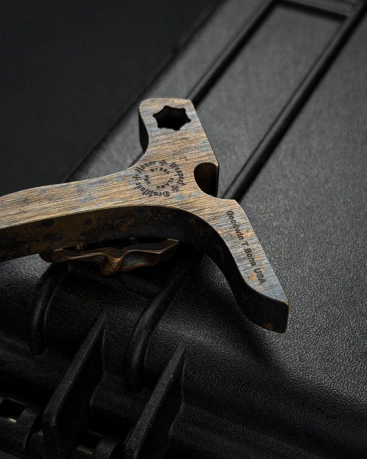 希少・廃番旧モデル STEEL FLAME ブロンズ ダークスカル T-Bone EDCボトルオープナー｜アメリカ製