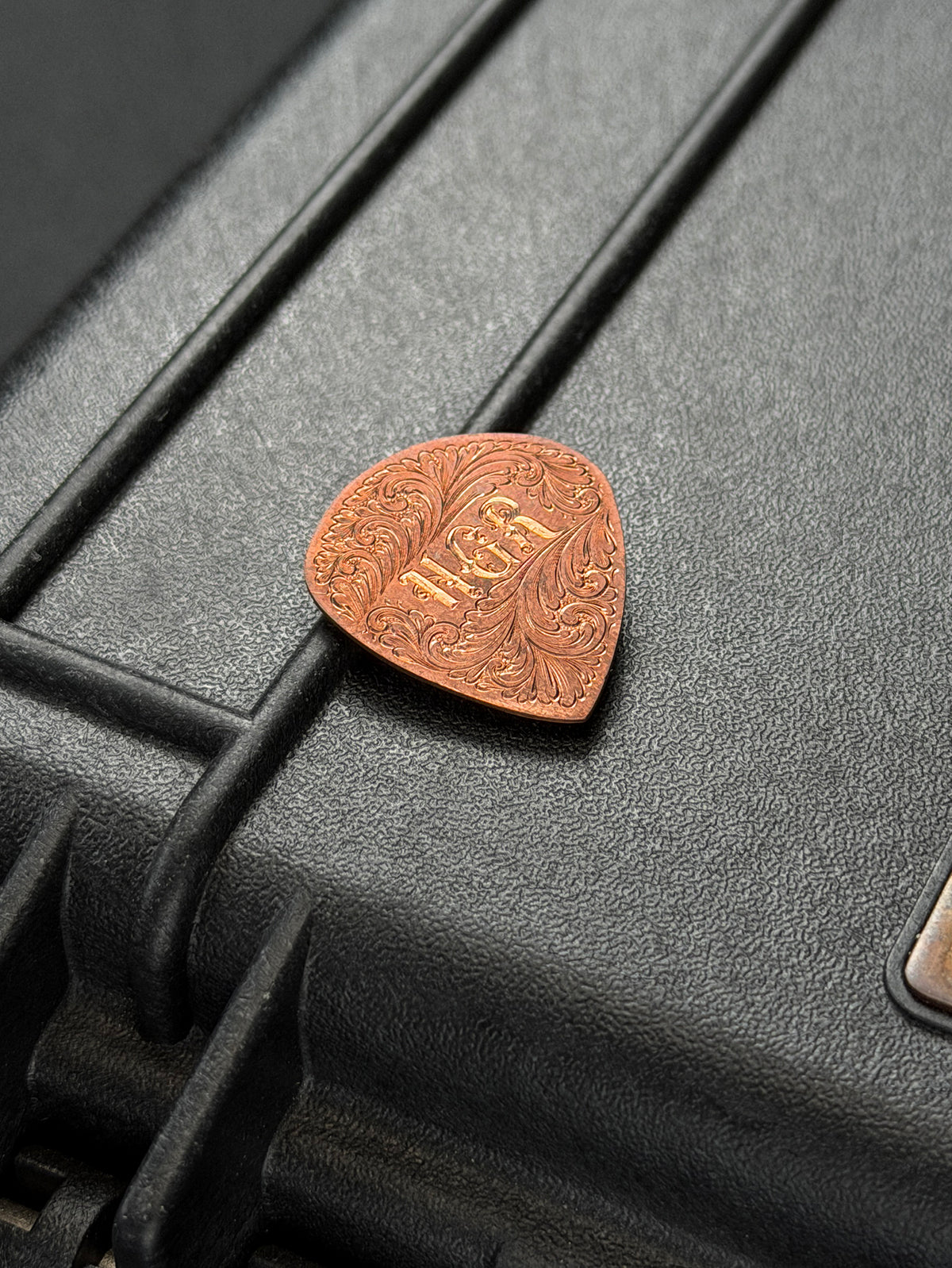 希少 One-Off STEEL FLAME HGR Panja 唐草彫刻 銅製ギターピック｜アメリカ製