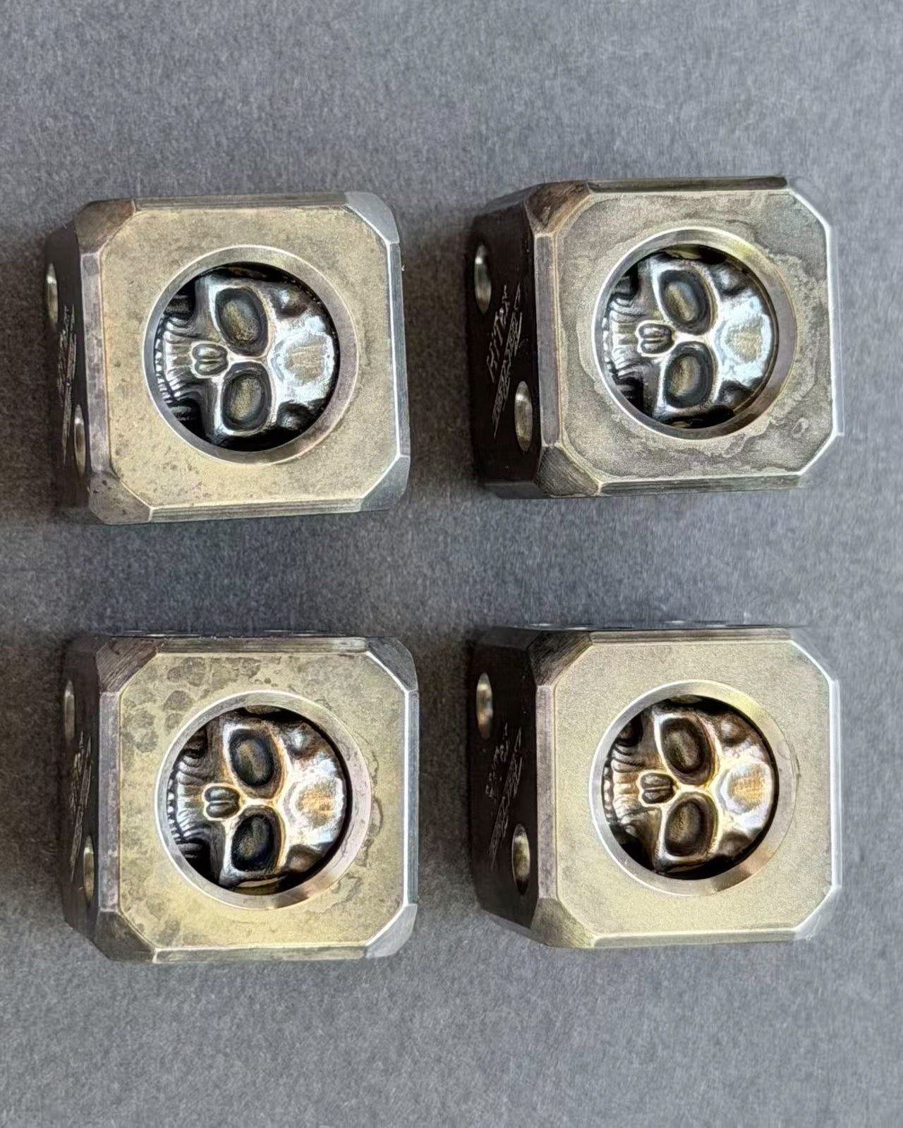 希少・新作 STEEL FLAME × HiTex Gear ウォリアースカル ステンレス EDCダイス 4個セット｜シルバー×ブロンズ｜アメリカ製