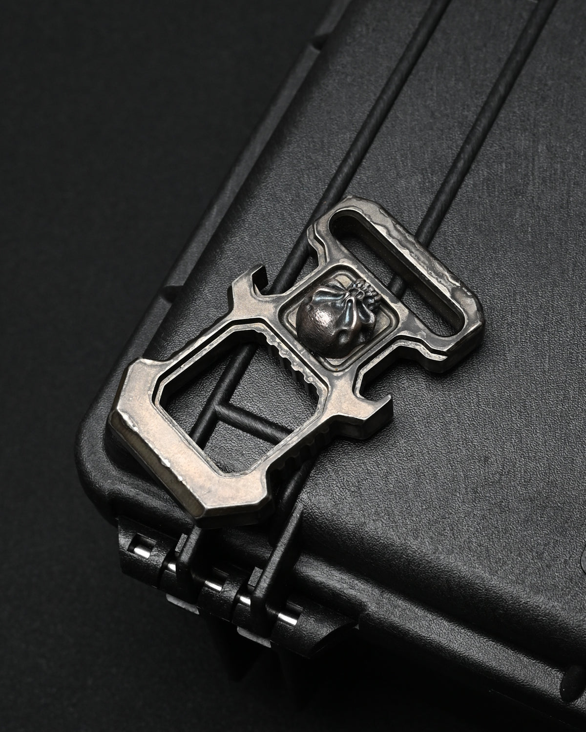 希少 Steel Flame × HiTex コラボ Warrior Skull ボトルオープナー – ステンレス / シルバースカル