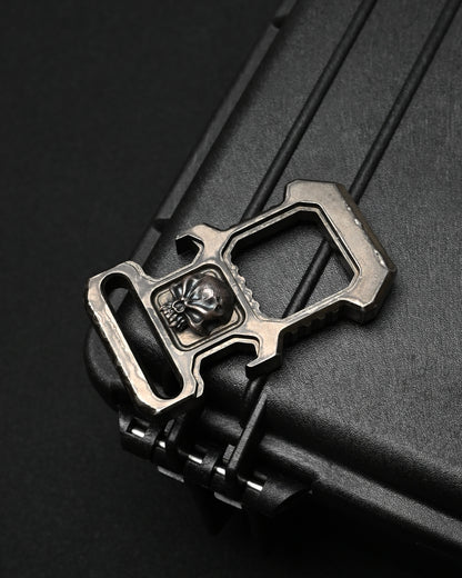 希少 Steel Flame × HiTex コラボ Warrior Skull ボトルオープナー – ステンレス / シルバースカル