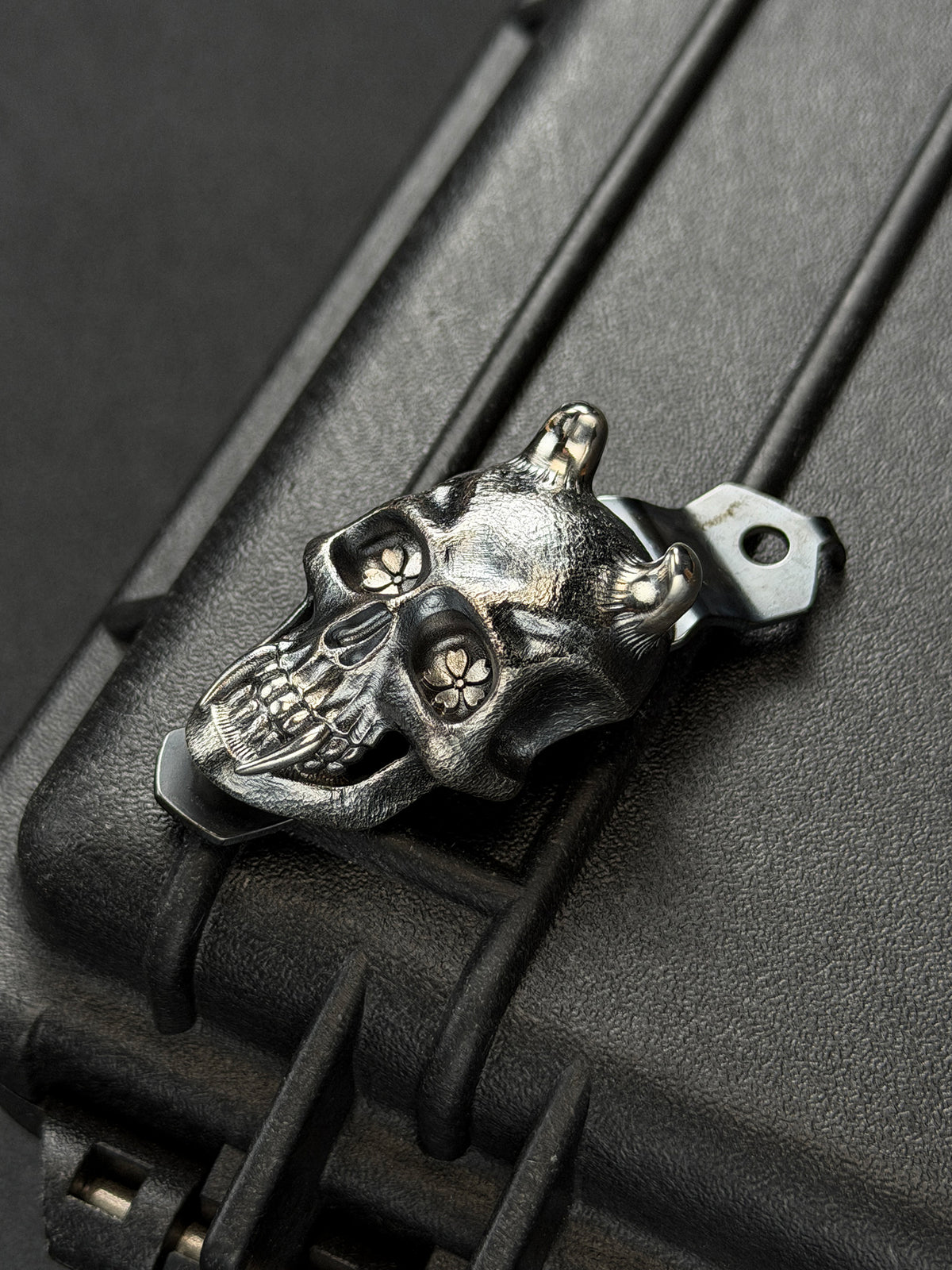 STEEL FLAME × Starlingear × Strider Knives Sakura Vampire Skull Sterling Silver EDC Pocket Clip – Made in USA