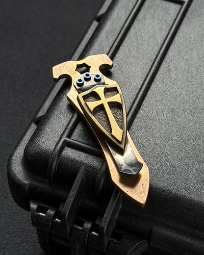 廃番・旧モデル STEEL FLAME クルセイダーシールド ブロンズ EDCマネークリップ ボトルオープナー｜アメリカ製