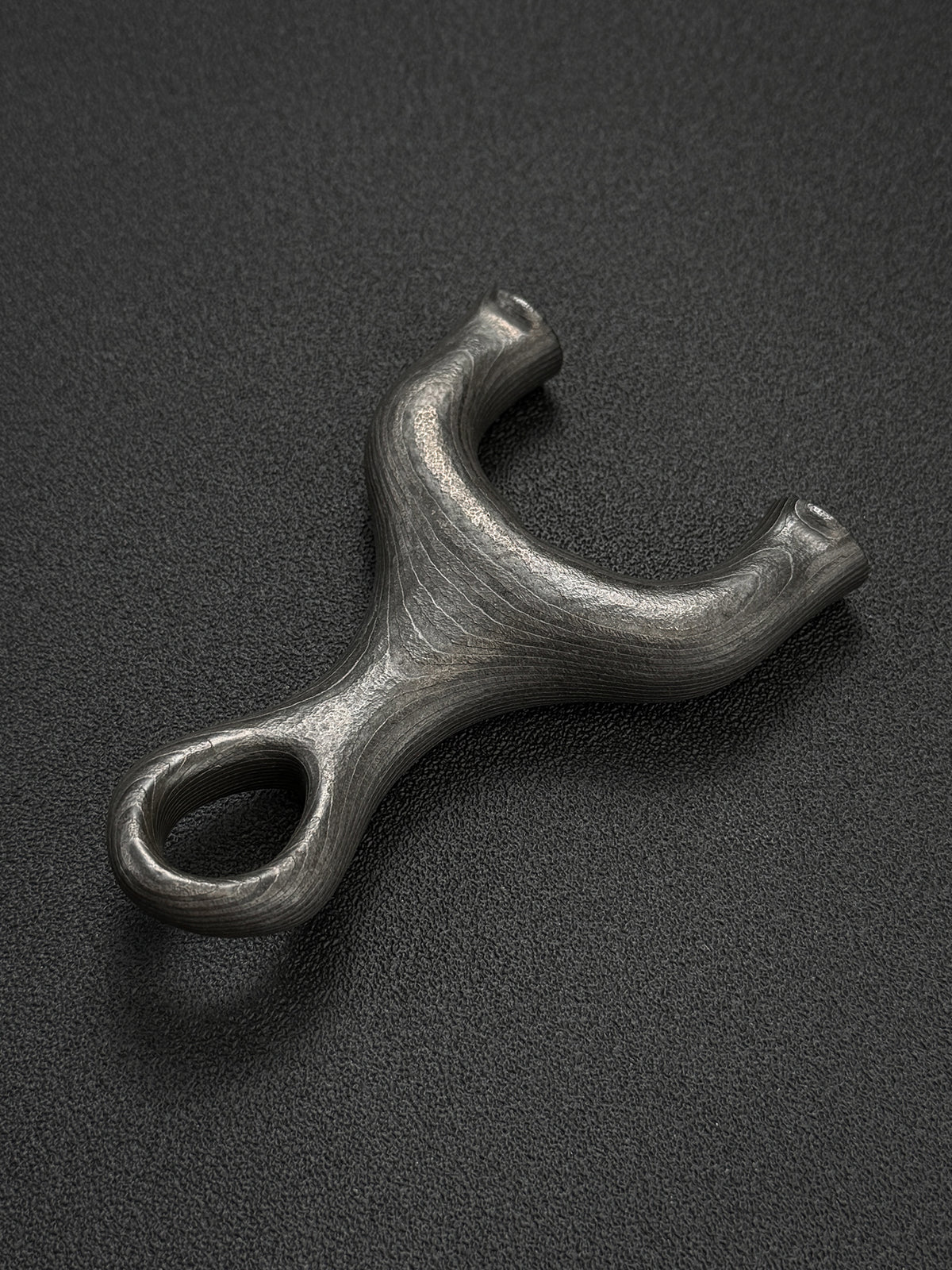 Rare TANGZUO Hand-Forged Damascus Custom Slingshot – Artisan Metalwork Collectible