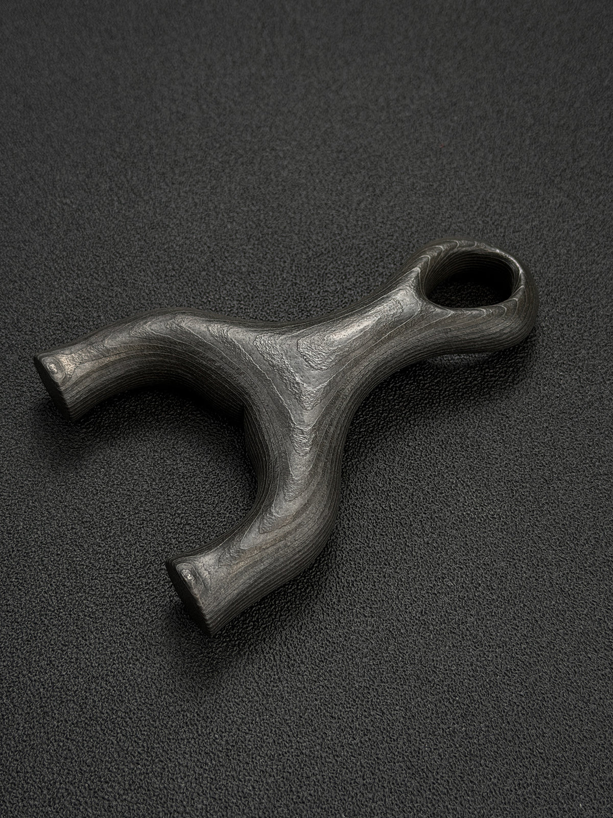 Rare TANGZUO Hand-Forged Damascus Custom Slingshot – Artisan Metalwork Collectible
