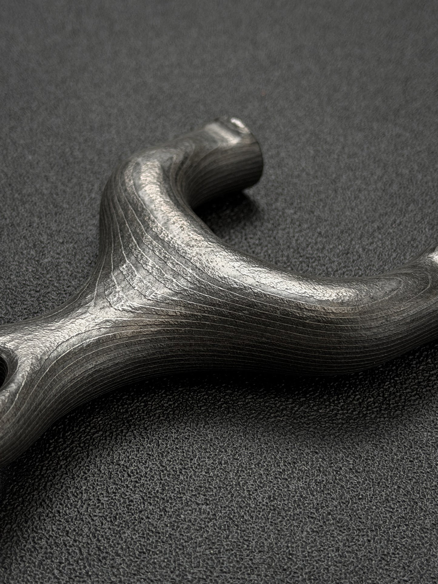 Rare TANGZUO Hand-Forged Damascus Custom Slingshot – Artisan Metalwork Collectible