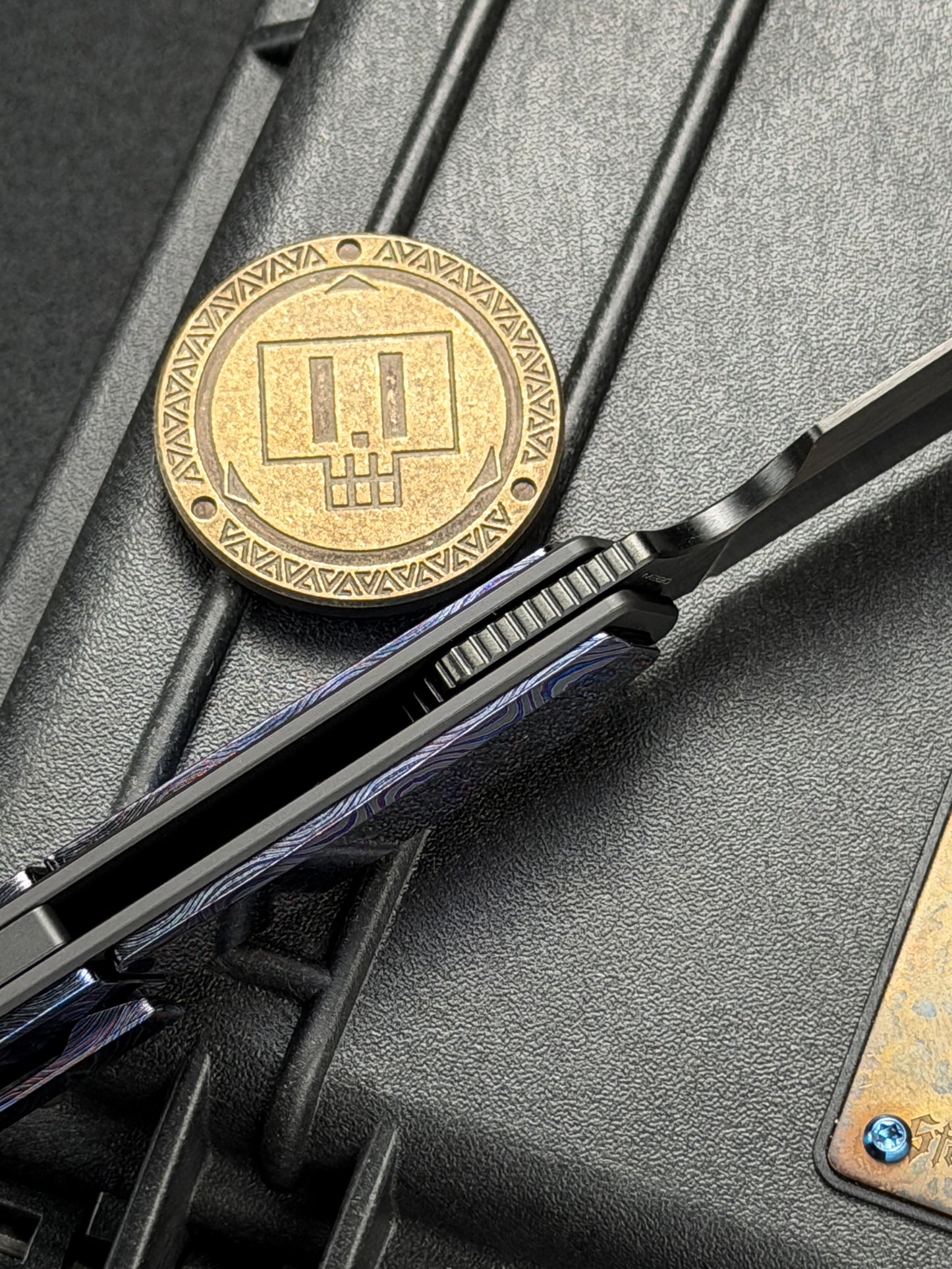 TIESANJIAO Minimalist Hidden-Screw Custom EDC Folder – M390 Brushed DLC & Zirconium Damascus
