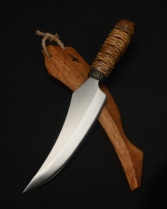 Rare TOUKI Ren Er Jian Handmade Seediq-Inspired Hunting Knife – VG10 / Hinoki Wood / Woven Rattan / Lacquered Sheath