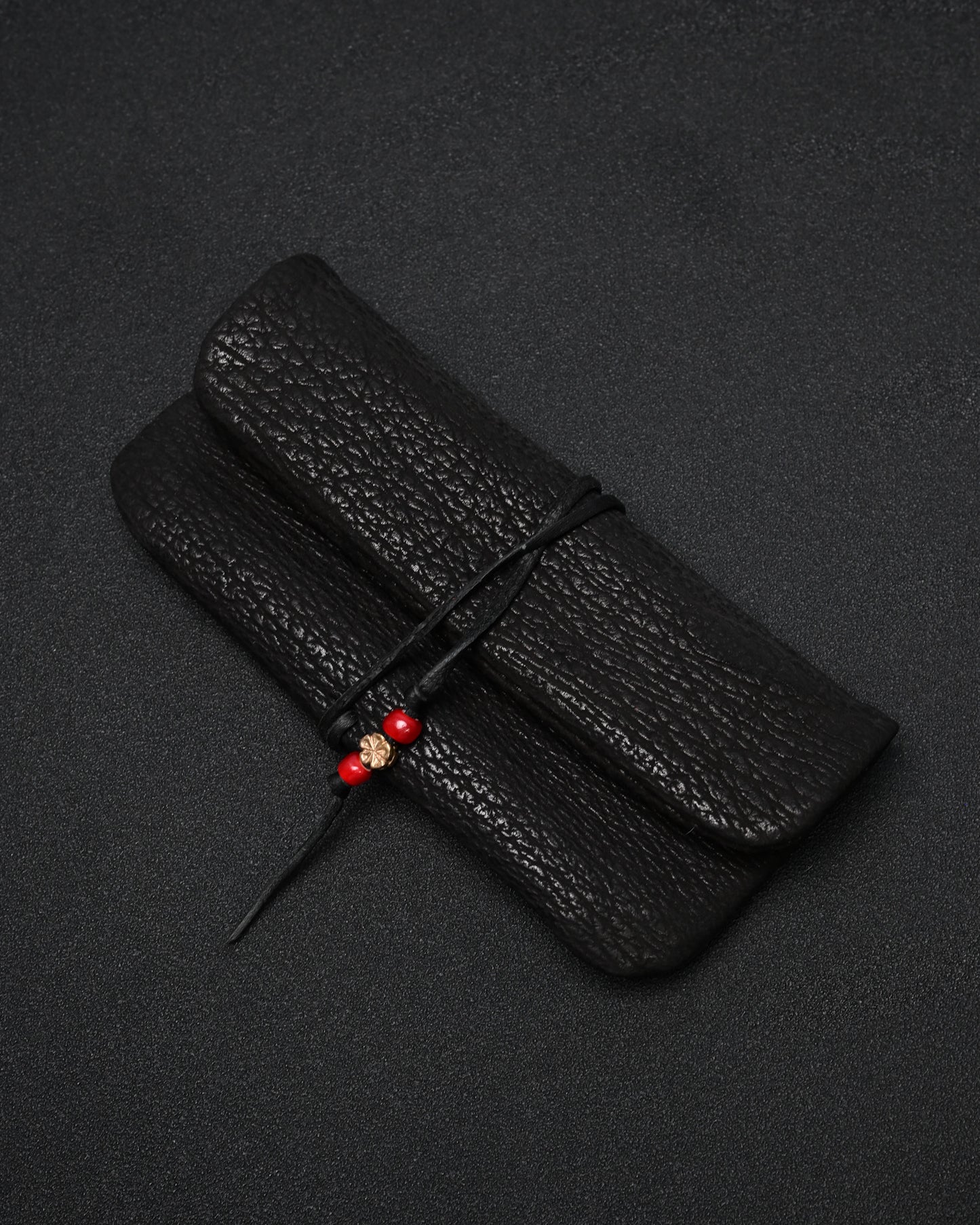 Wtopia 黒色 希少レザー ハンドメイド ヴィンテージ EDC ポーチ｜ブロンズ杏花 × ブラック鹿革コード