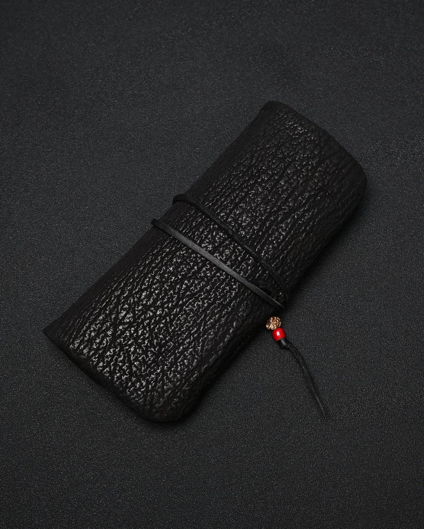 Wtopia 黒色 希少レザー ハンドメイド ヴィンテージ EDC ポーチ｜ブロンズ杏花 × ブラック鹿革コード