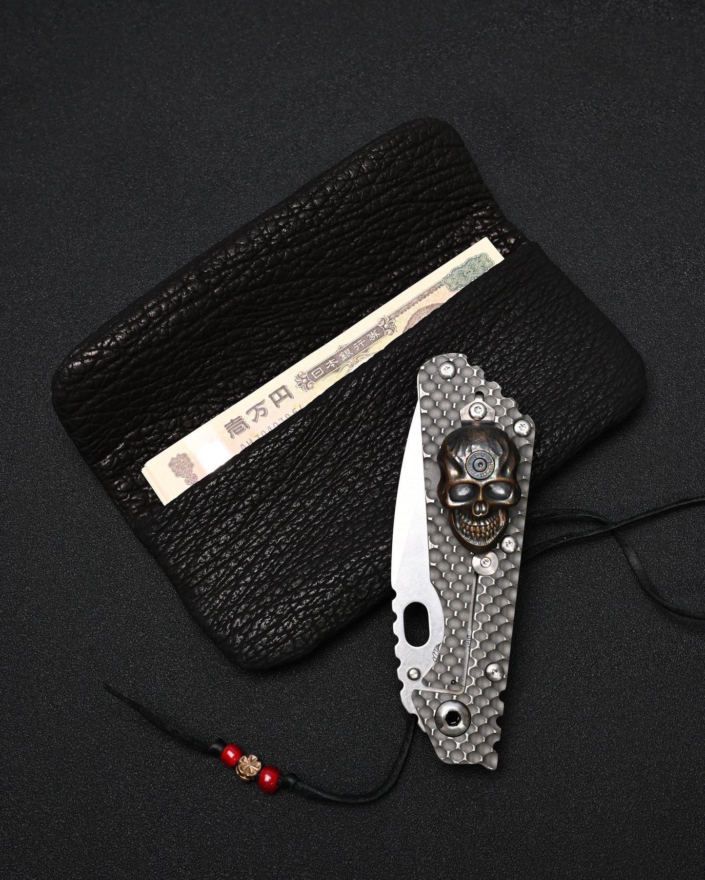 Wtopia 黒色 希少レザー ハンドメイド ヴィンテージ EDC ポーチ｜ブロンズ杏花 × ブラック鹿革コード