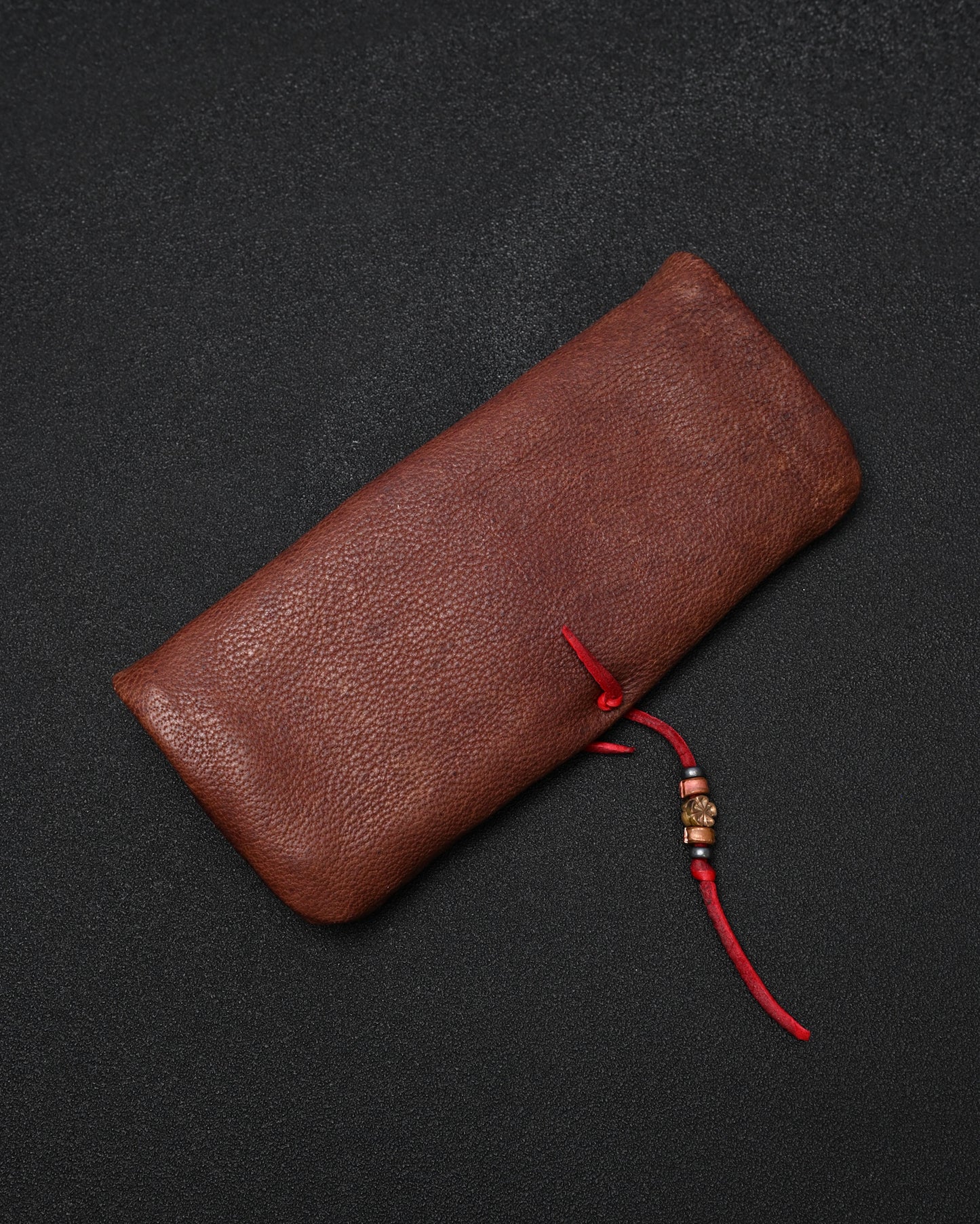 Wtopia ハンドメイド 希少レザー ヴィンテージ EDC ポーチ｜動物牙バックル × ブロンズ杏花