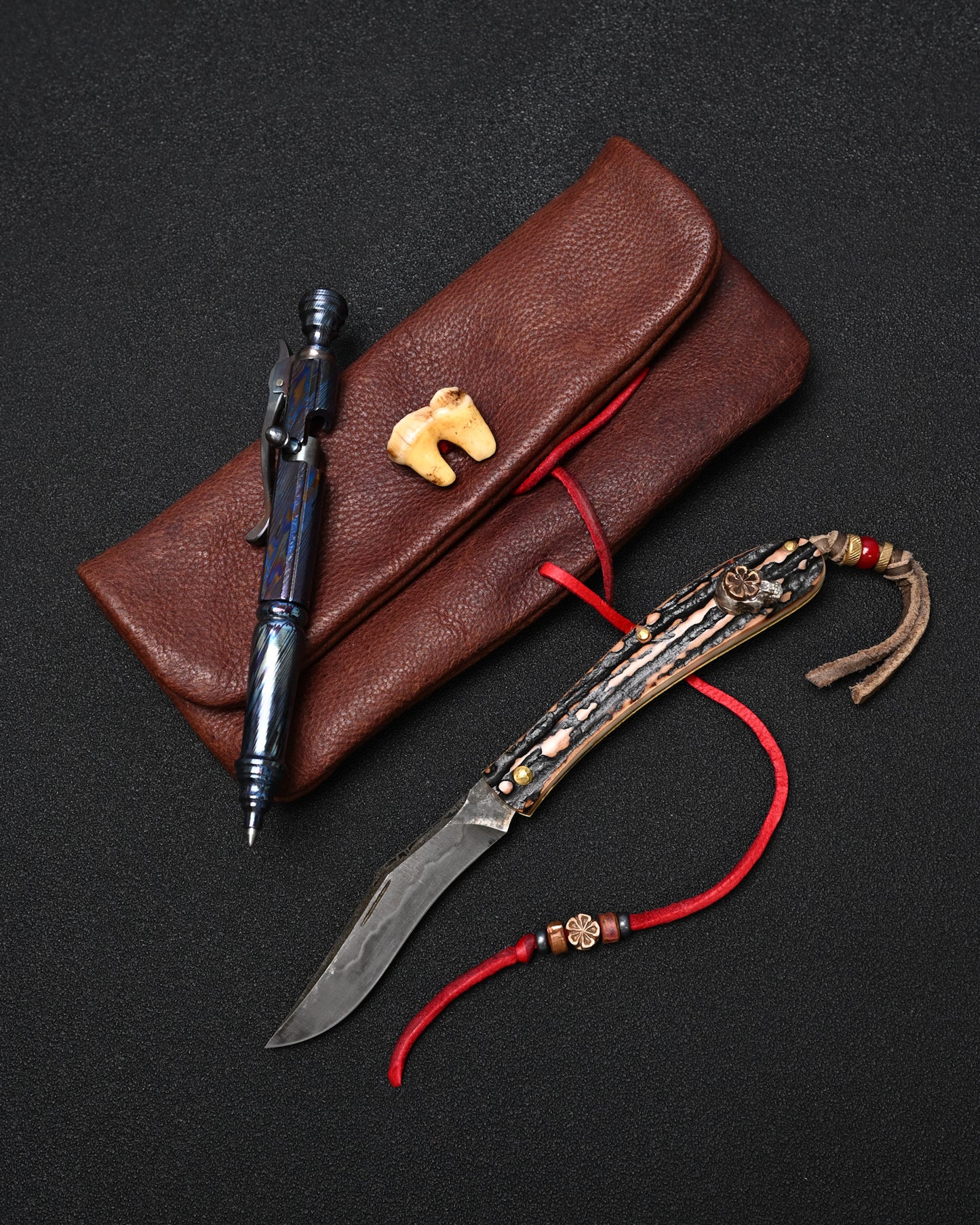 Wtopia ハンドメイド 希少レザー ヴィンテージ EDC ポーチ｜動物牙バックル × ブロンズ杏花