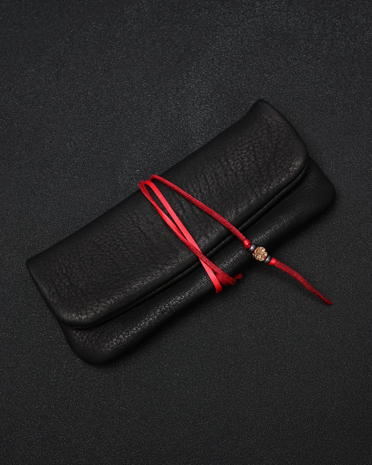 Wtopia 柔らか鹿革 ハンドメイド ヴィンテージ EDC ポーチ｜ブロンズ杏花 × 赤い鹿革コード