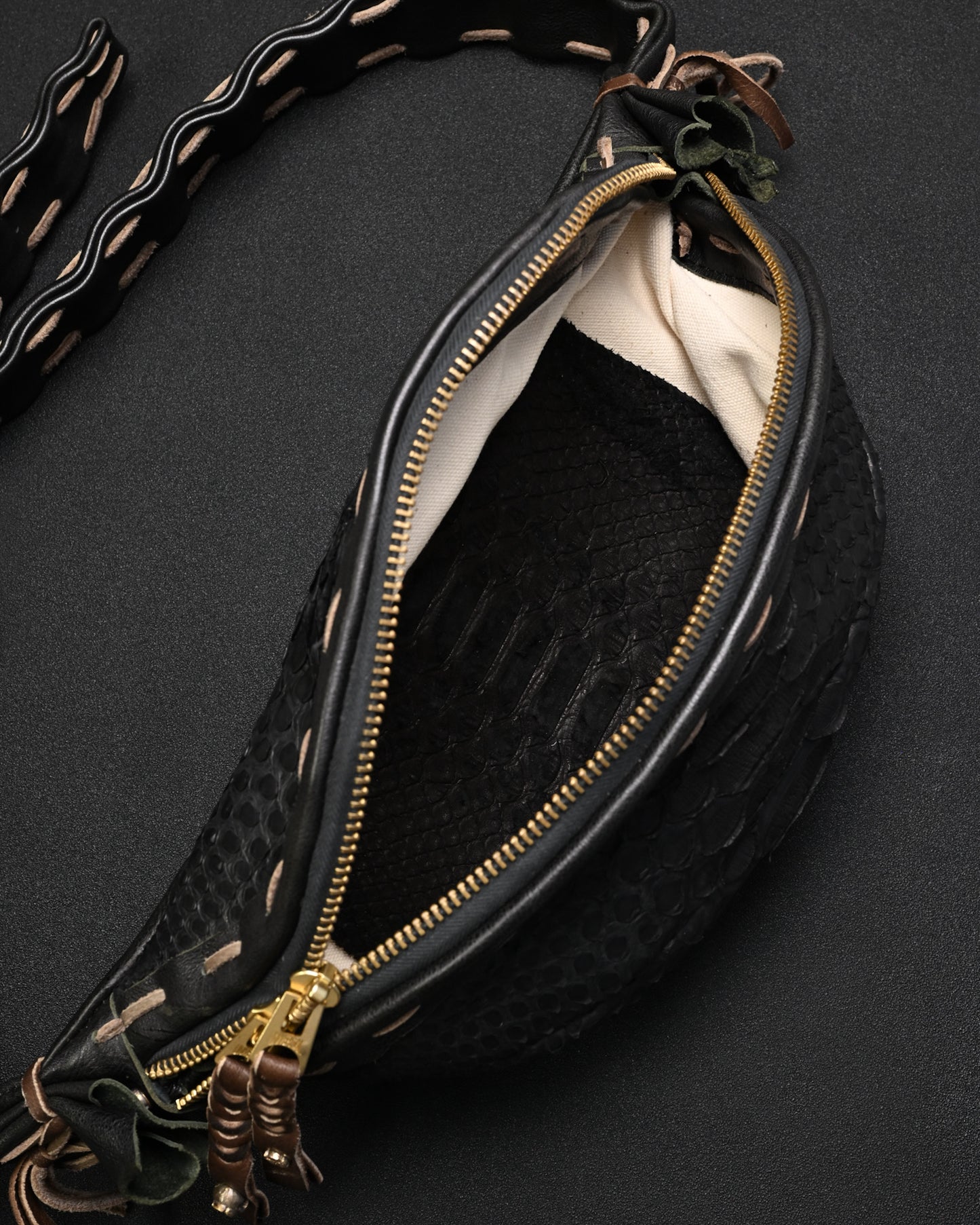 Rare ONE-OFF Wtopia Handmade Black Snakeskin Vintage Waist / Crossbody Bag – UNIVERSAL Zipper