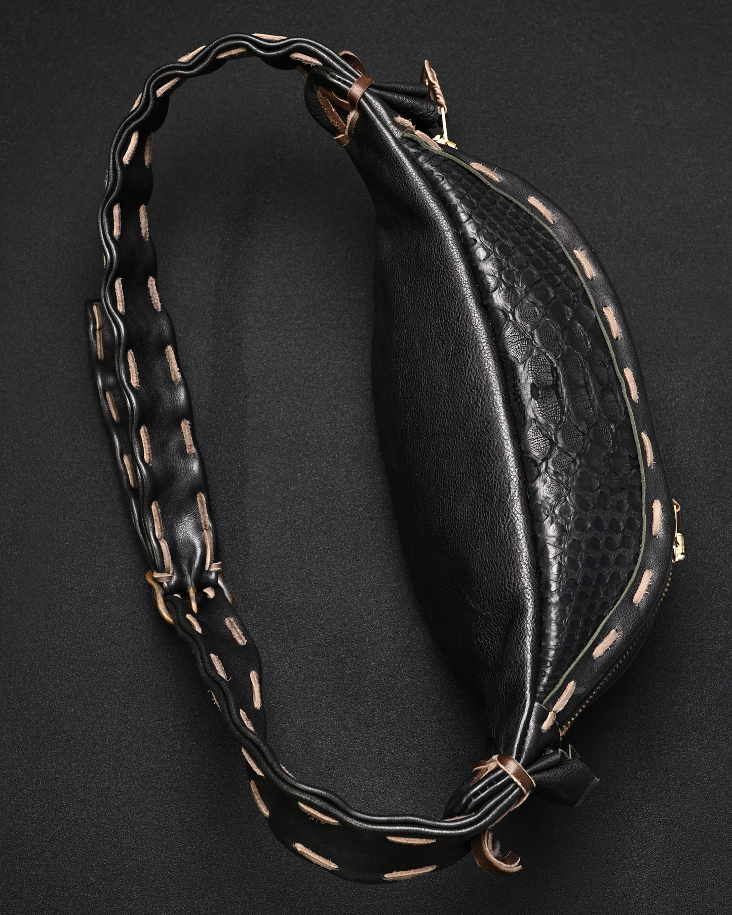 Rare ONE-OFF Wtopia Handmade Black Snakeskin Vintage Waist / Crossbody Bag – UNIVERSAL Zipper