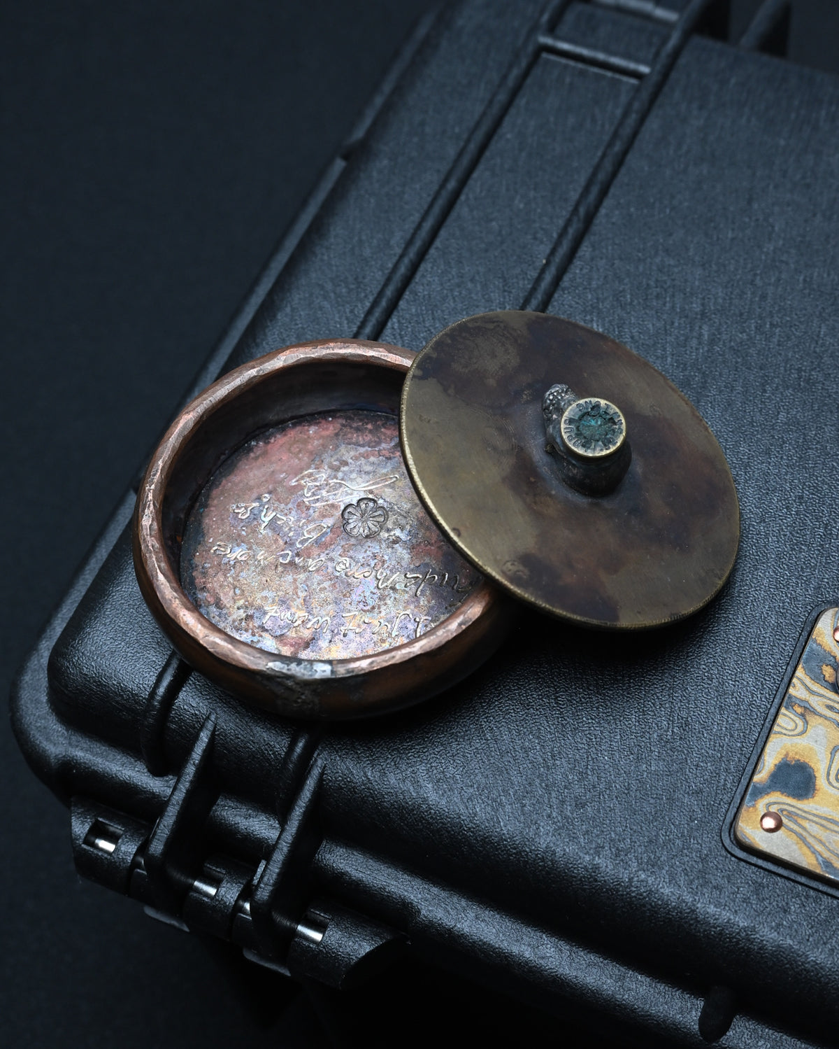 希少 ONE-OFF Wtopia 東京JKGショー限定 ハンドメイド ブロンズ灰皿 / EDC小物入れ – 925シルバースカル / ブロンズ杏花 / 作者直筆サイン入り