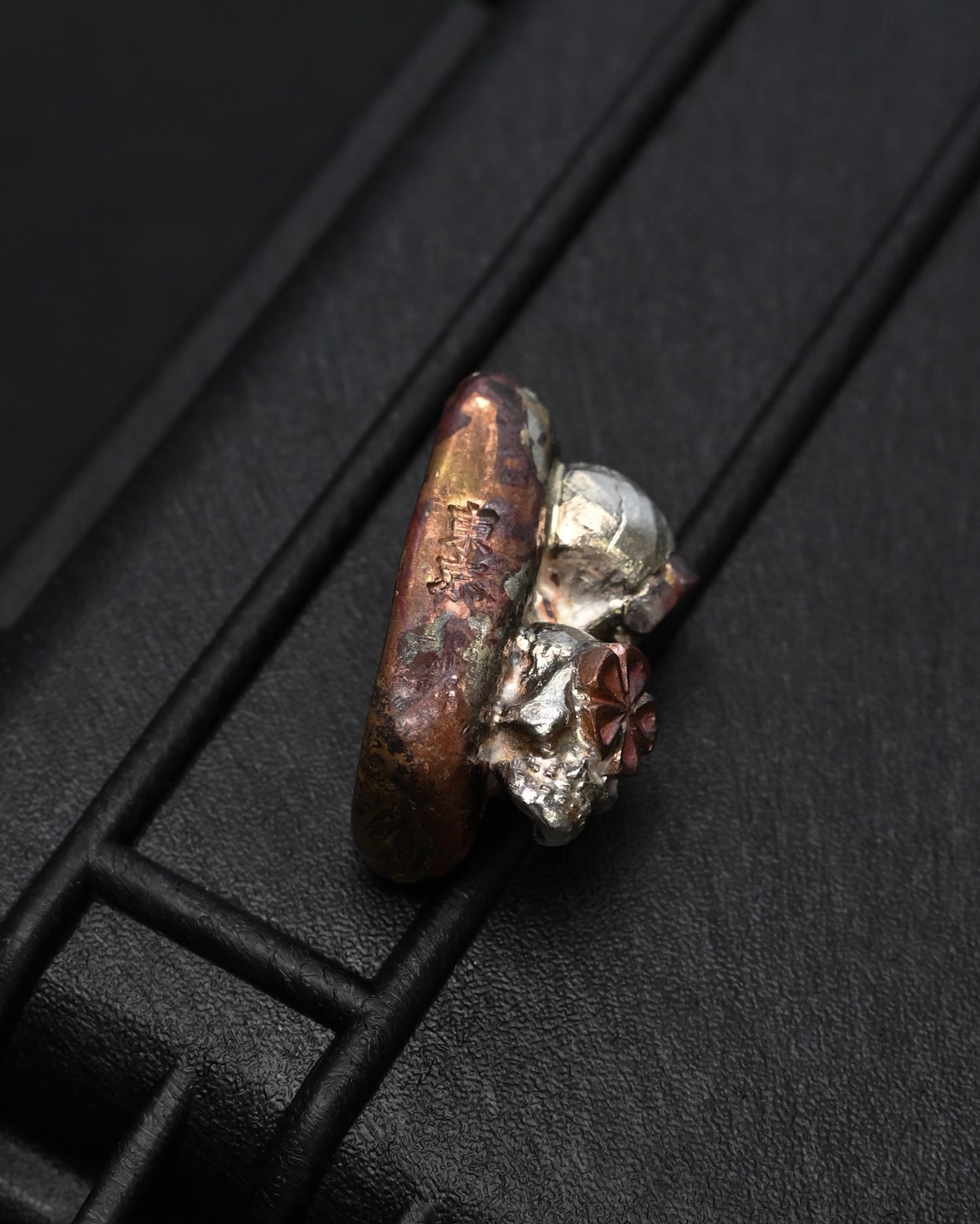 Rare ONE-OFF Wtopia × Sunizumi Shoten Double Skull Mixed-Metal EDC Challenge Coin / Worry Stone
