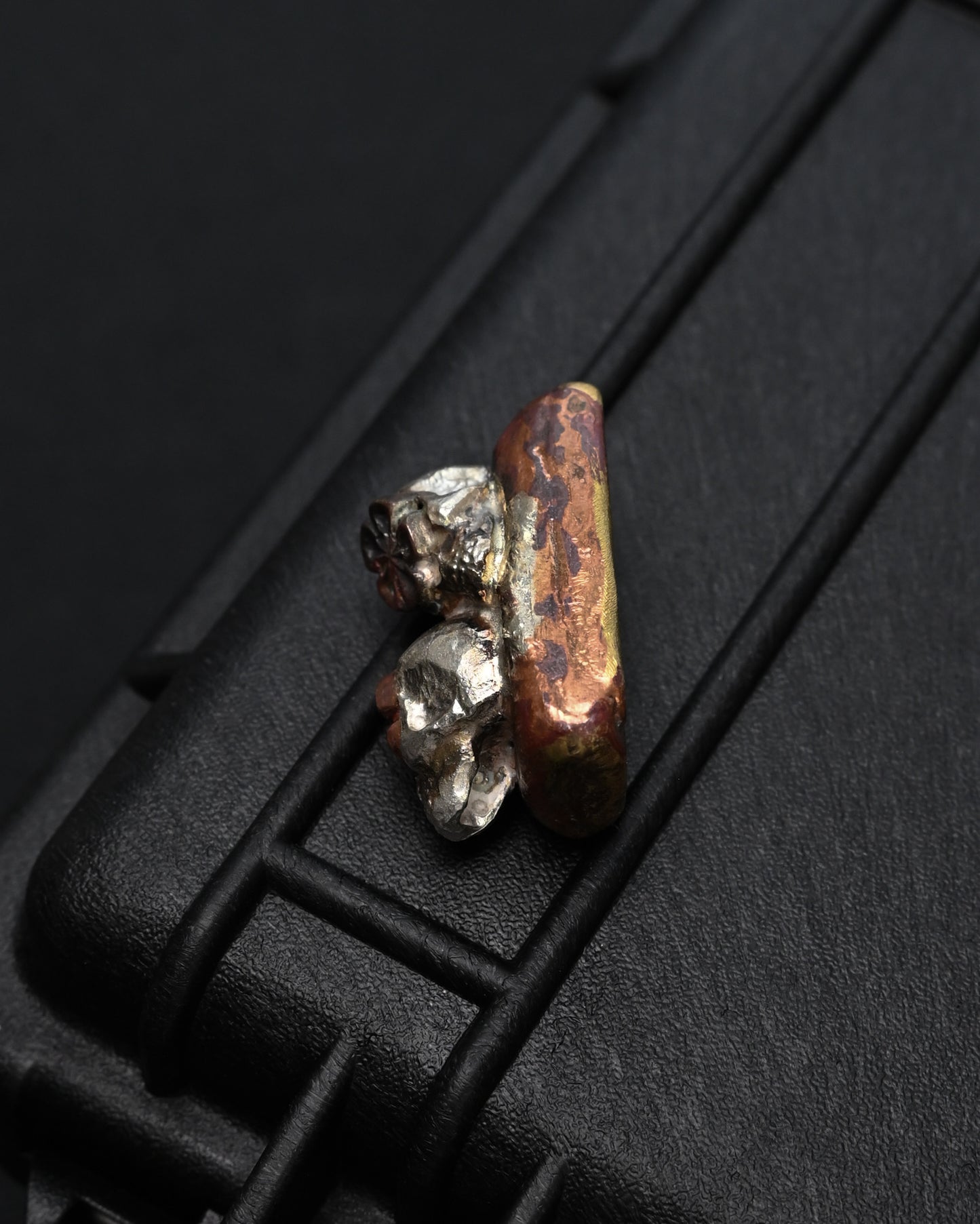 Rare ONE-OFF Wtopia × Sunizumi Shoten Double Skull Mixed-Metal EDC Challenge Coin / Worry Stone