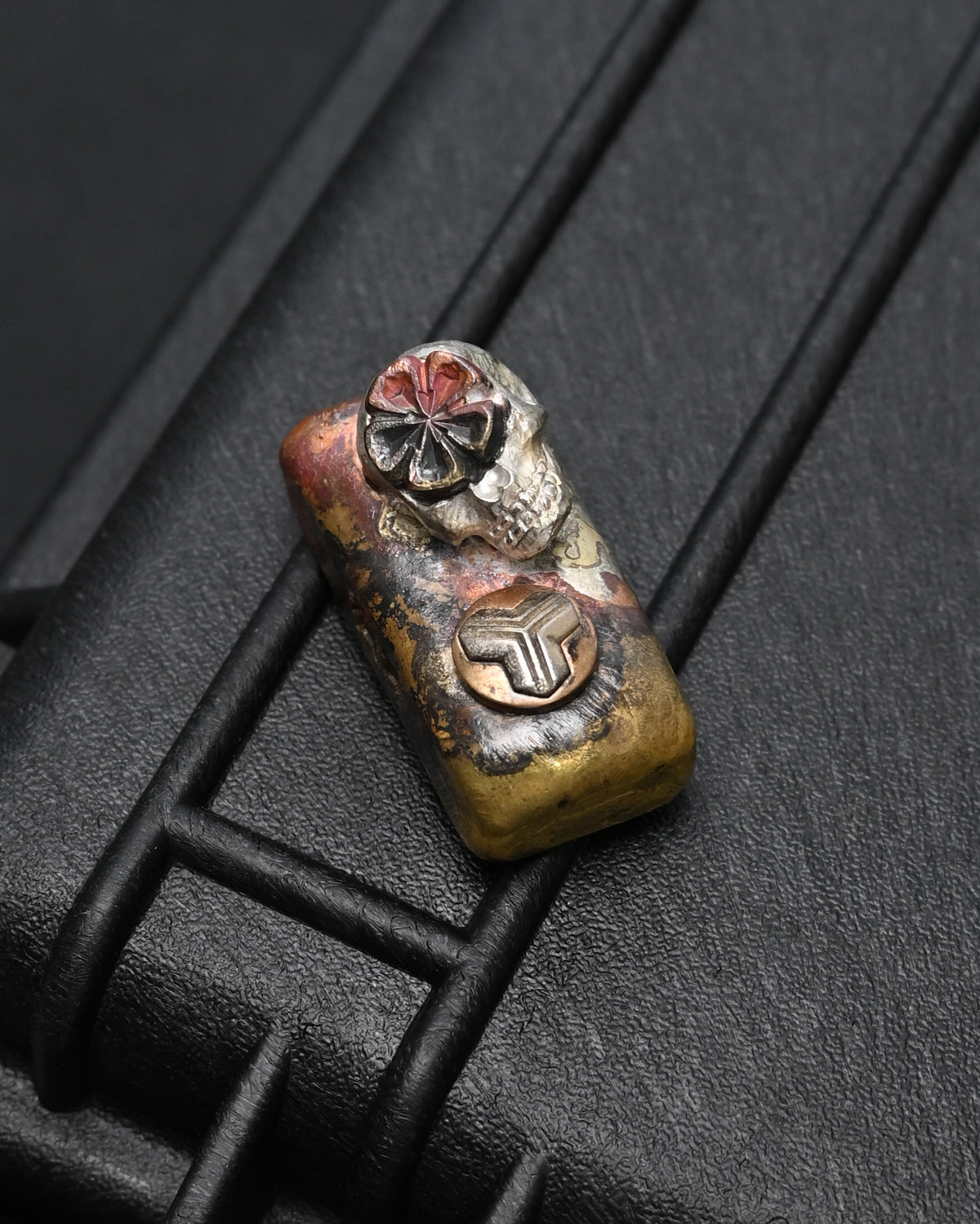 Rare ONE-OFF Wtopia × Sunizumi Shoten Mixed-Metal EDC Challenge Coin / Worry Stone – Silver Skull