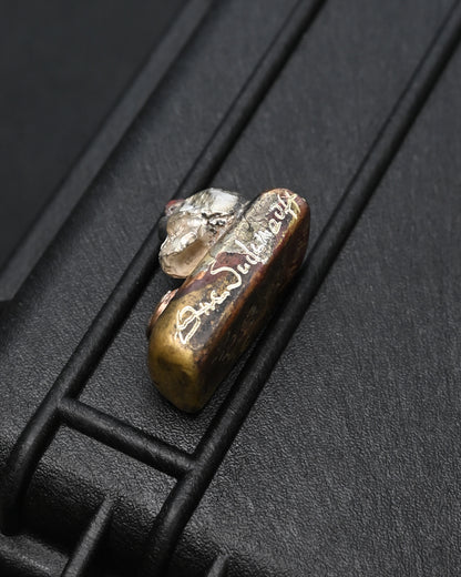Rare ONE-OFF Wtopia × Sunizumi Shoten Mixed-Metal EDC Challenge Coin / Worry Stone – Silver Skull