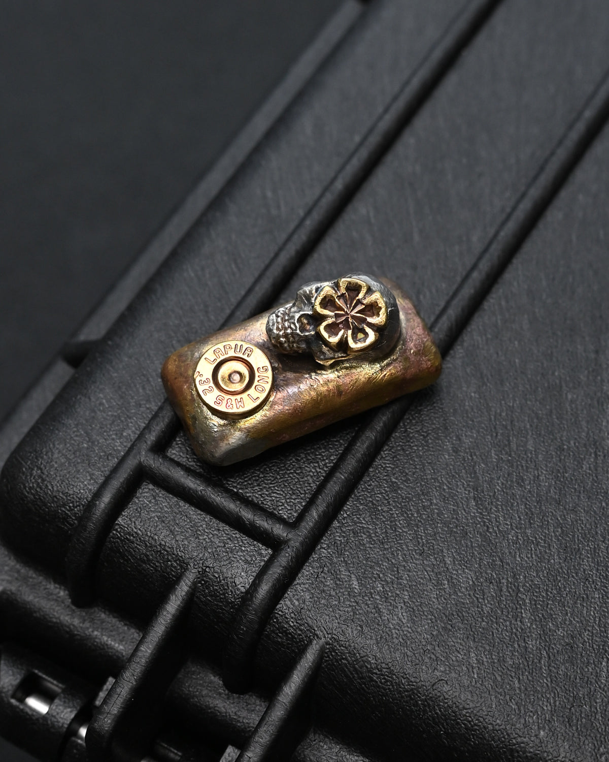 Rare ONE-OFF Wtopia × Sunizumi Shoten Mixed-Metal EDC Challenge Coin / Worry Stone – Silver Skull