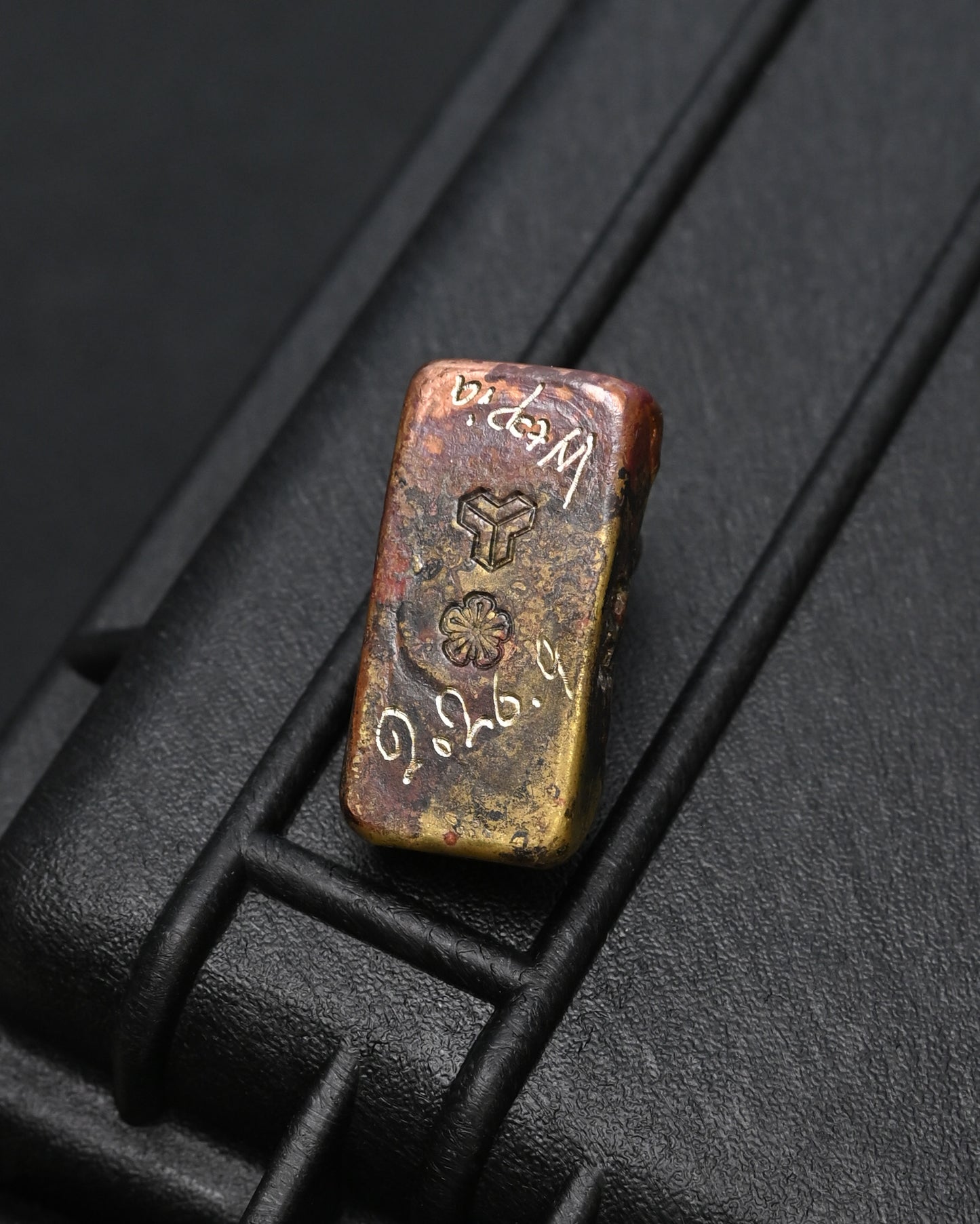 Rare ONE-OFF Wtopia × Sunizumi Shoten Mixed-Metal EDC Challenge Coin / Worry Stone – Silver Skull
