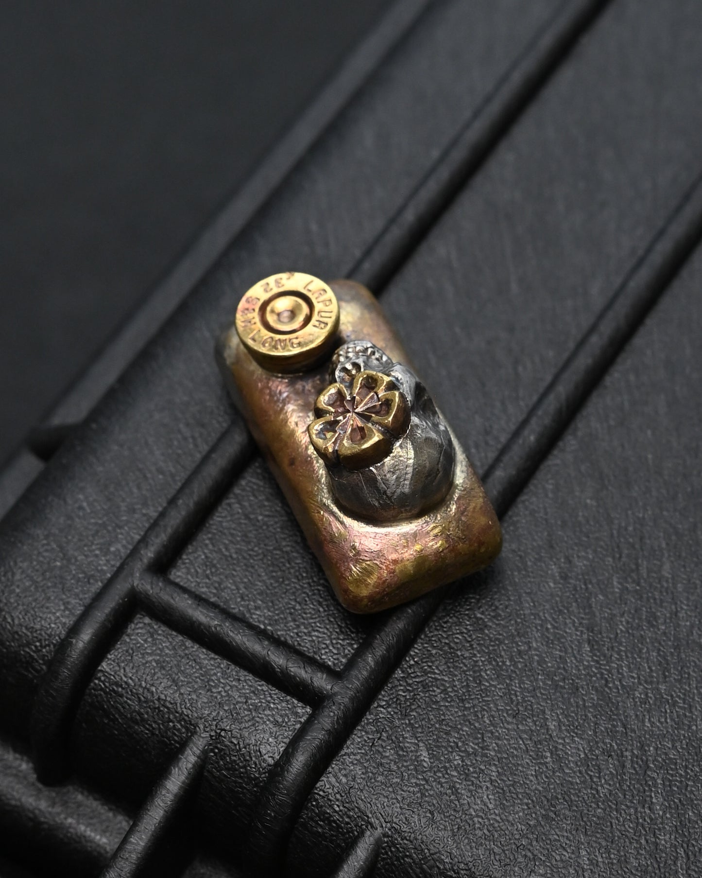 Rare ONE-OFF Wtopia × Sunizumi Shoten Mixed-Metal EDC Challenge Coin / Worry Stone – Silver Skull