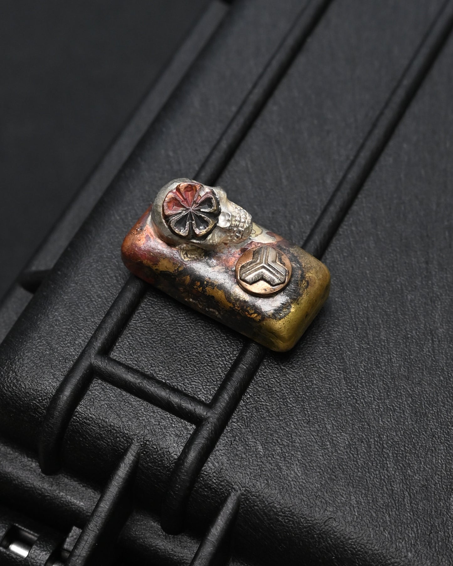 Rare ONE-OFF Wtopia × Sunizumi Shoten Mixed-Metal EDC Challenge Coin / Worry Stone – Silver Skull