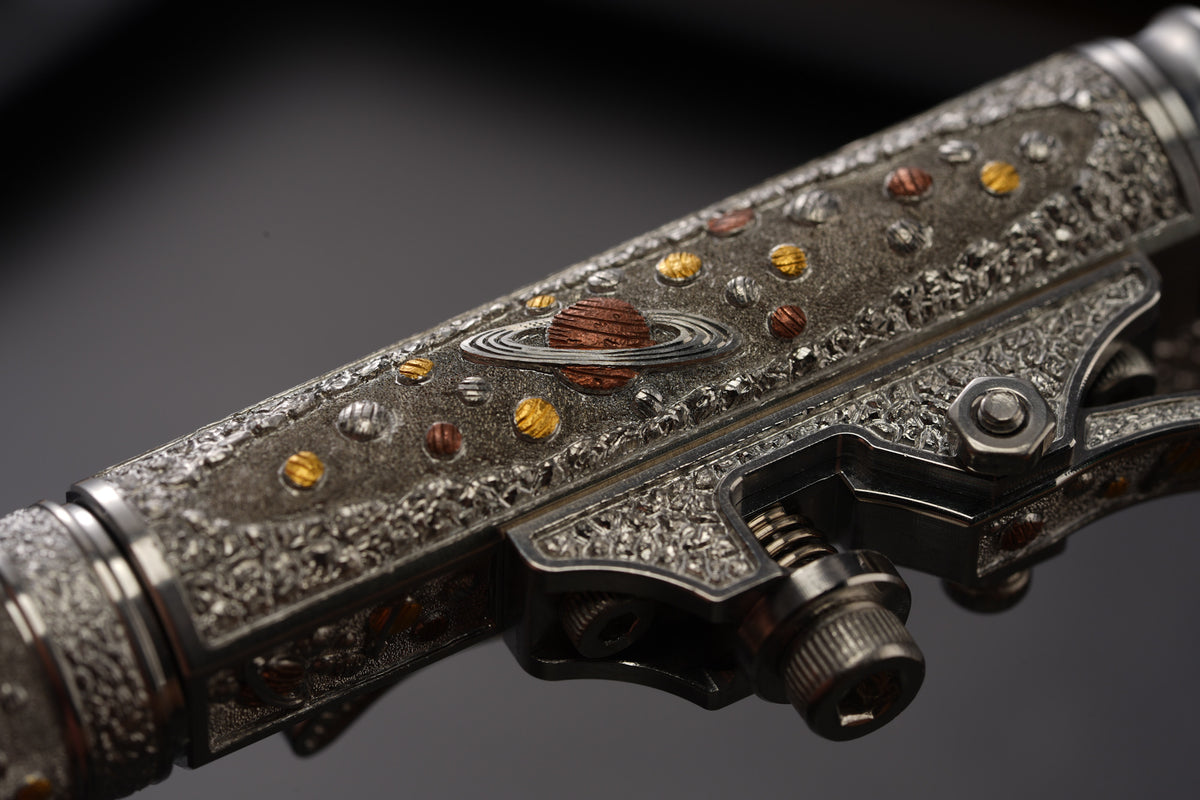 Xunmu Hand-Engraved “Lunar Galaxy” TACTICALGEEK × Hidetoshi Nakayama Gennai Pen SL01 – Bronze & Copper Inlay