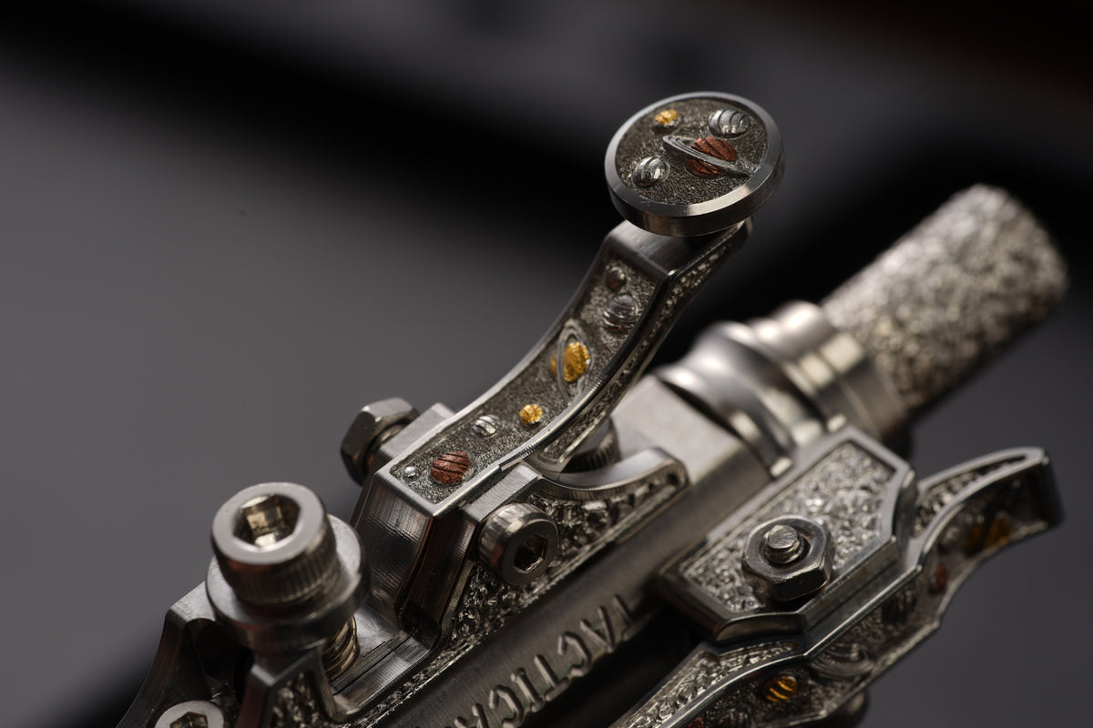 Xunmu Hand-Engraved “Lunar Galaxy” TACTICALGEEK × Hidetoshi Nakayama Gennai Pen SL01 – Bronze & Copper Inlay
