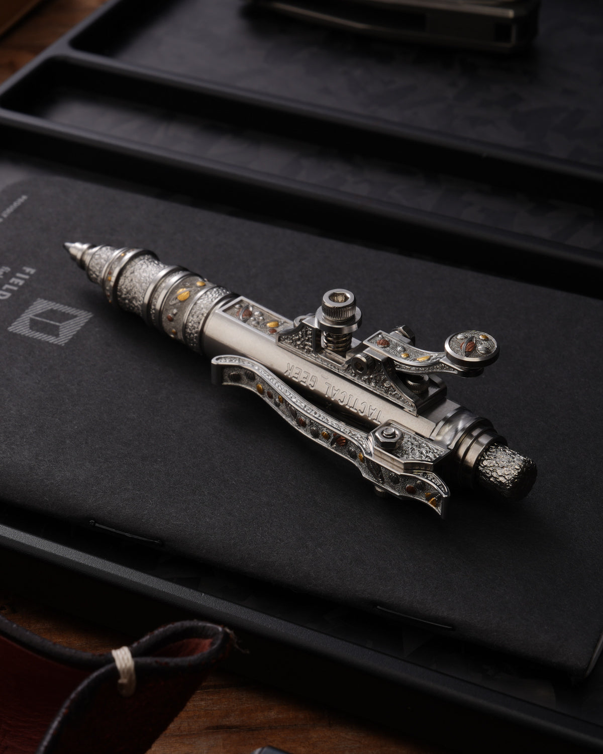 Xunmu Hand-Engraved “Lunar Galaxy” TACTICALGEEK × Hidetoshi Nakayama Gennai Pen SL01 – Bronze & Copper Inlay