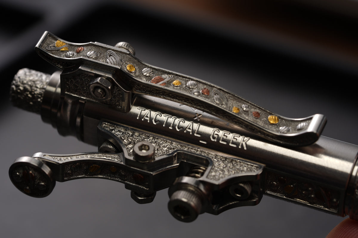 Xunmu Hand-Engraved “Lunar Galaxy” TACTICALGEEK × Hidetoshi Nakayama Gennai Pen SL01 – Bronze & Copper Inlay