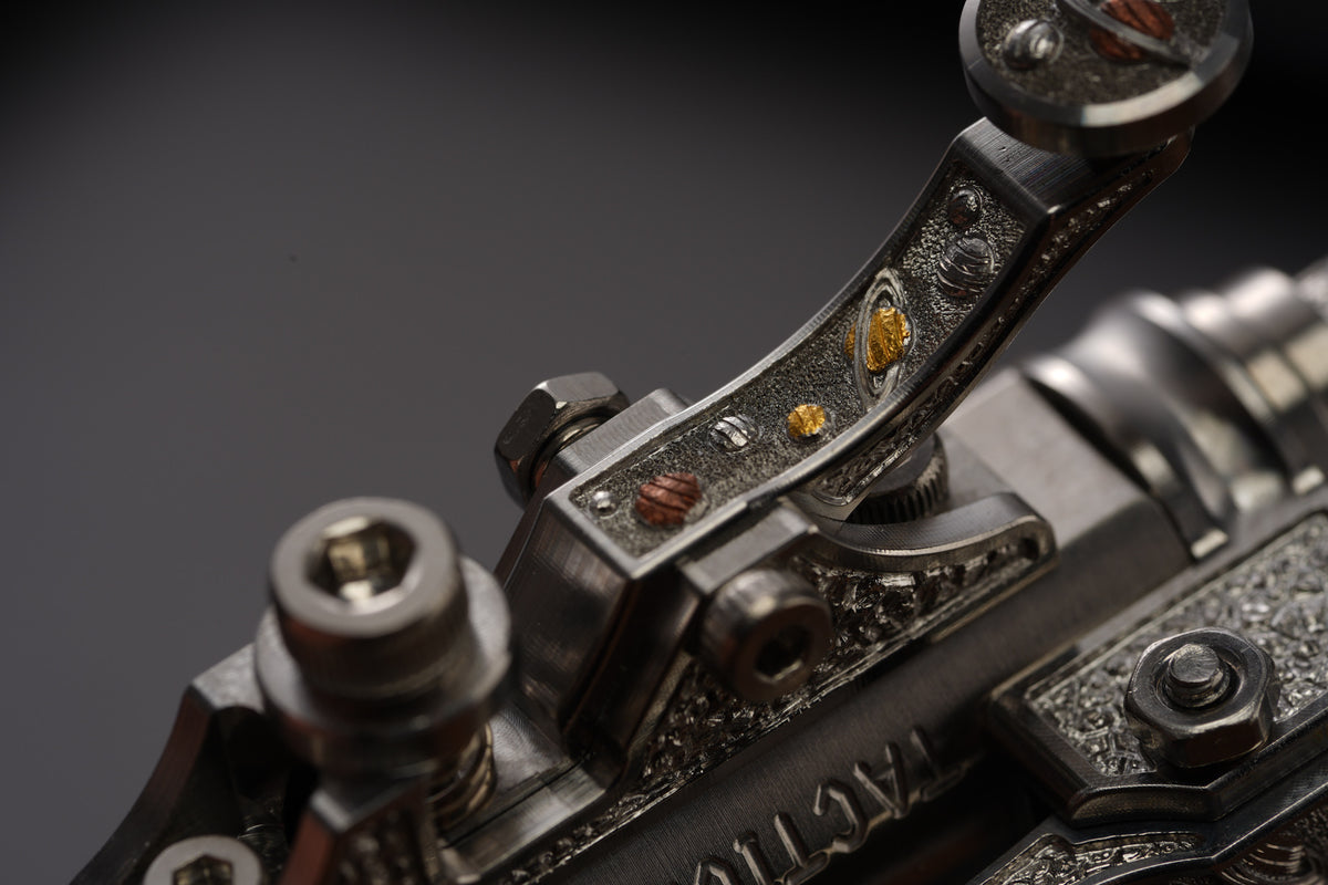 Xunmu Hand-Engraved “Lunar Galaxy” TACTICALGEEK × Hidetoshi Nakayama Gennai Pen SL01 – Bronze & Copper Inlay