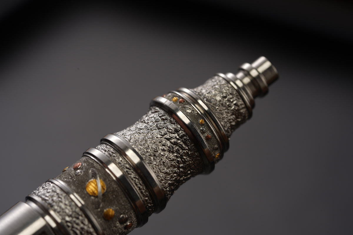 Xunmu Hand-Engraved “Lunar Galaxy” TACTICALGEEK × Hidetoshi Nakayama Gennai Pen SL01 – Bronze & Copper Inlay