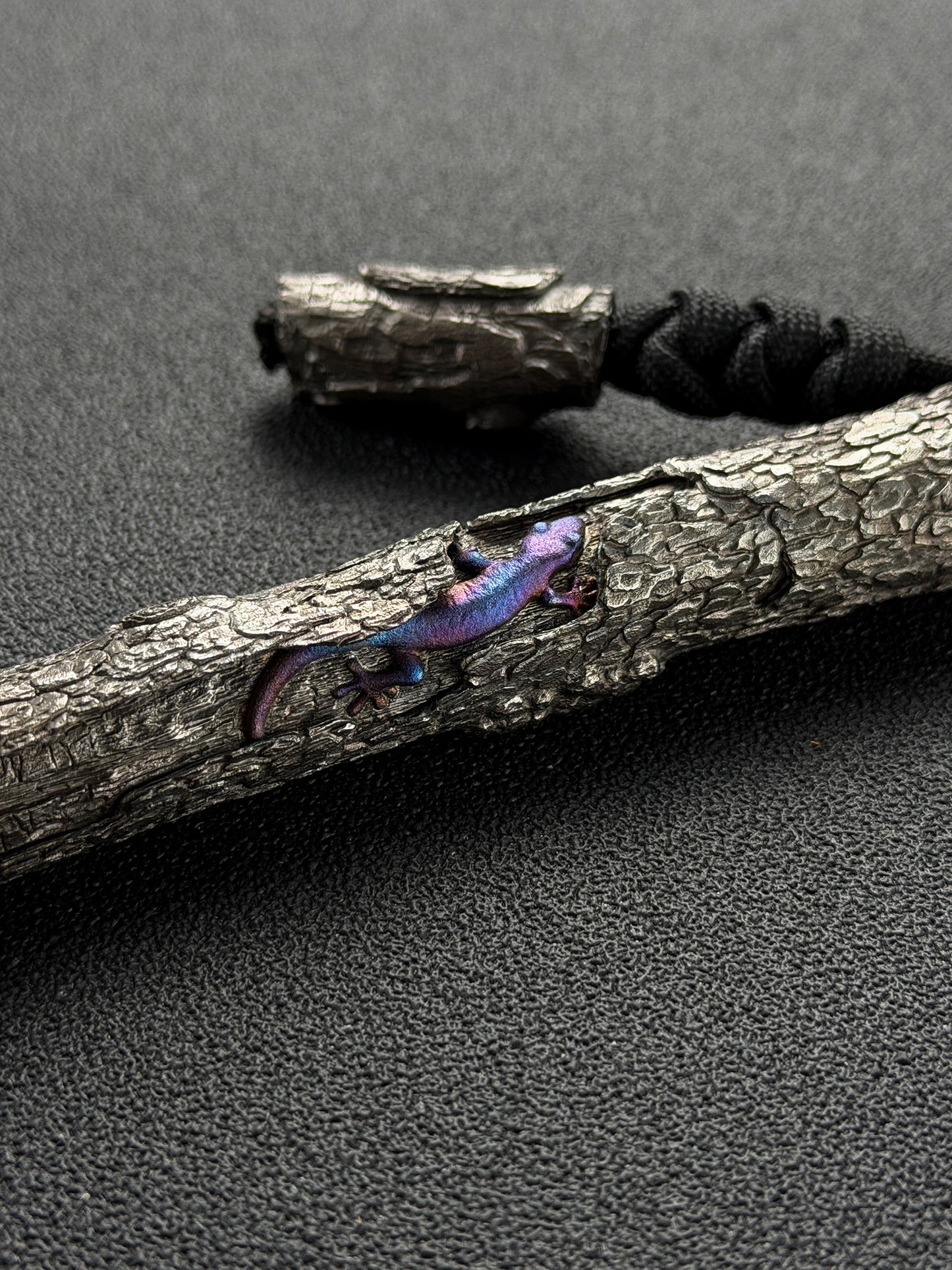 Xunmu One-Off Titanium Deadwood Lanyard Bead – Handmade Lizard Nature EDC Art Piece