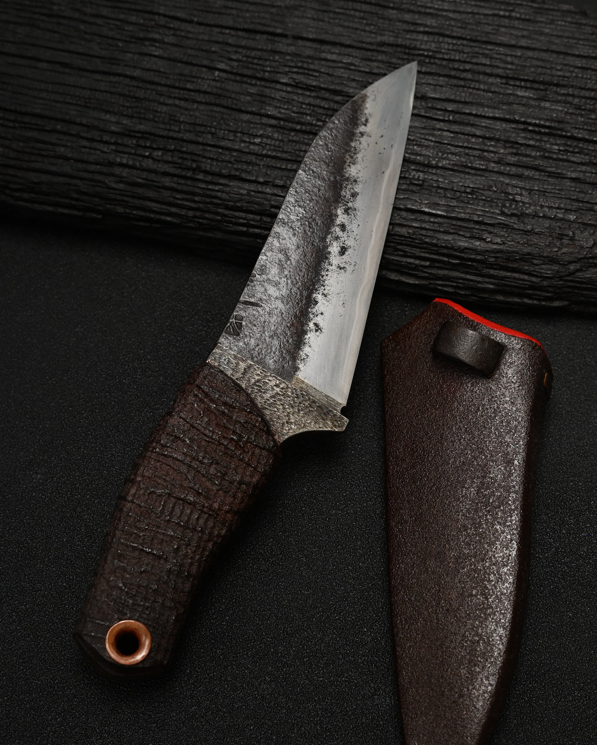 Rare ONE-OFF Yukio Nibe NO.R5-37 Custom Art Knife – Forged Carbon Steel / Sabiji Finish / Lacquered Wood / Japan
