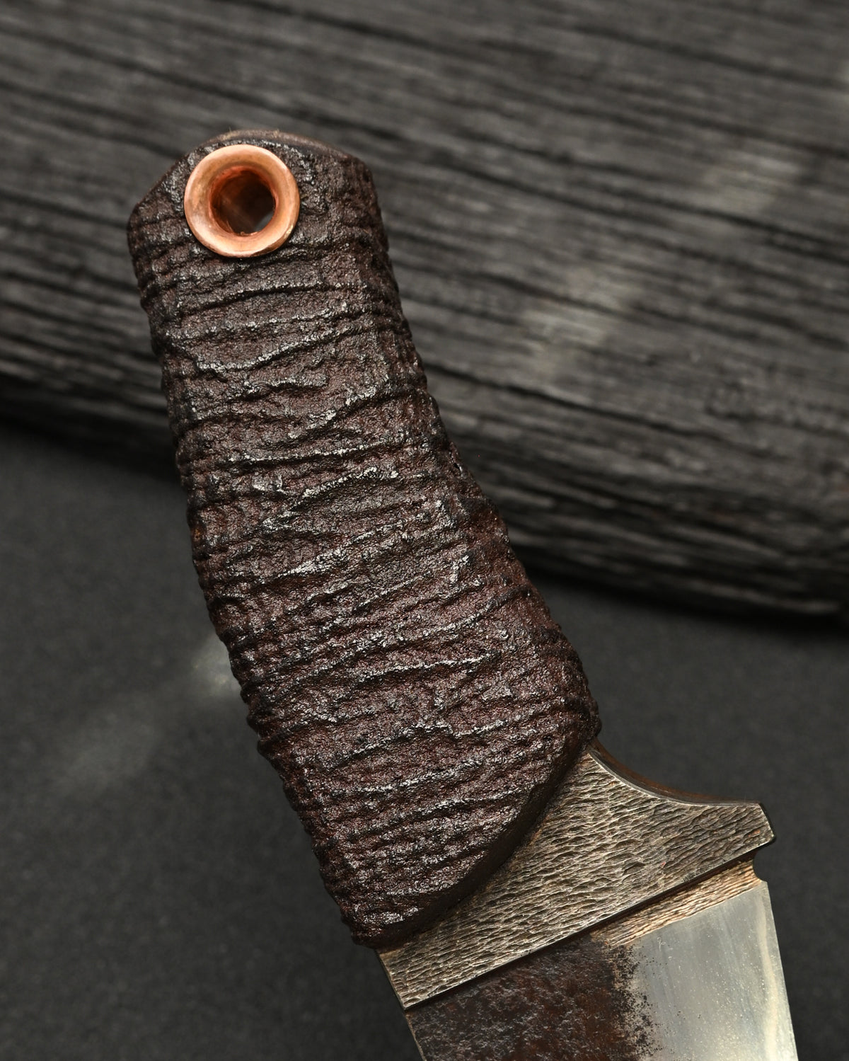 Rare ONE-OFF Yukio Nibe NO.R5-37 Custom Art Knife – Forged Carbon Steel / Sabiji Finish / Lacquered Wood / Japan